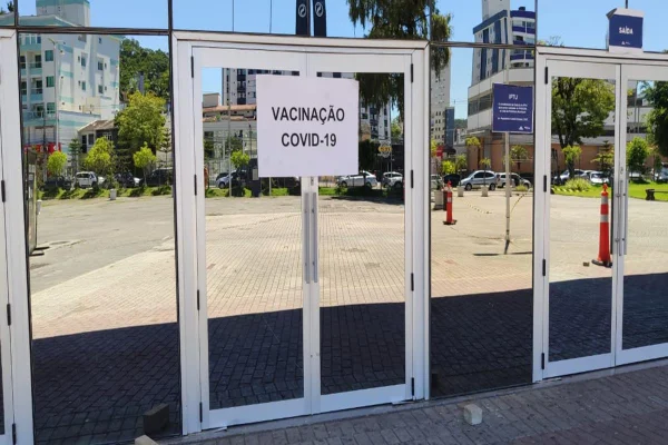 Blumenau suspende vacinação contra a Covid-19 por falta de doses