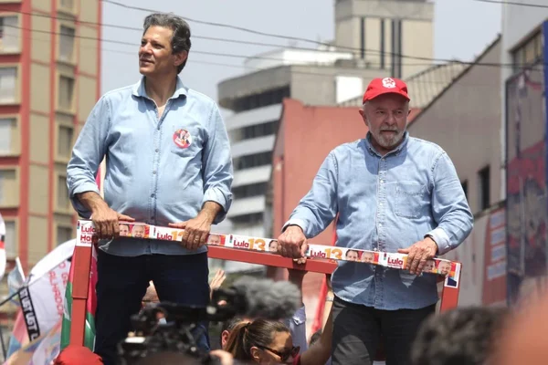 Haddad sobe o tom e chama Tarcísio de “preposto de miliciano”