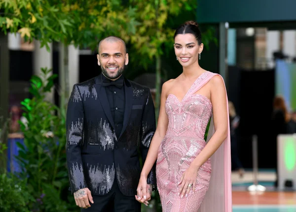Esposa de Daniel Alves visita jogador na prisão em Barcelona