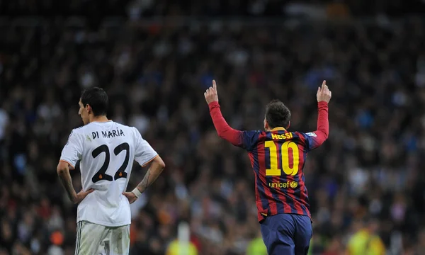 Foto colorida de Messi e Di María, em Barcelona x Real Madrid - Metrópoles