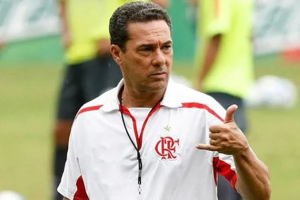 Imagem colorida do técnico Vanderlei Luxemburgo