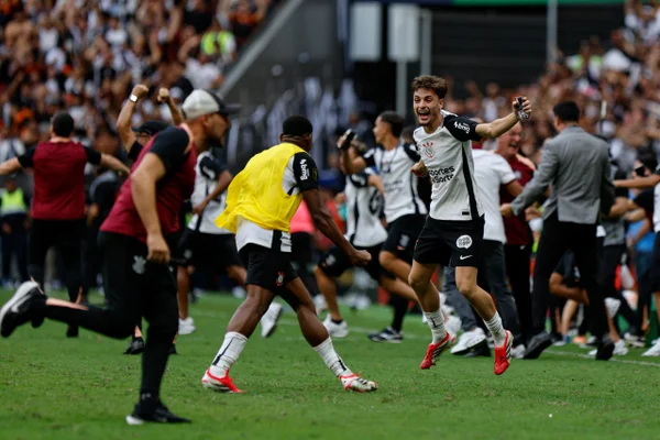 Corinthians vence o Flamengo e é bicampeão da Supercopa do Brasil