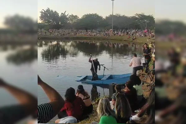 Barca com saxofonista “naufraga” no Parque da Cidade. Veja vídeo