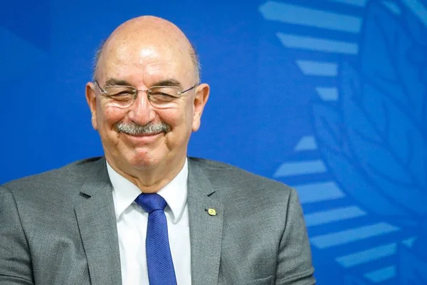 Ao atacar pesquisa, Osmar Terra “confunde” Boulos com sócio da Quaest