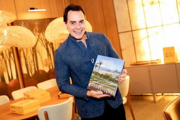 Na foto, Francisco Campelo, o autor de O Grande Livro de Mesas do Brasil