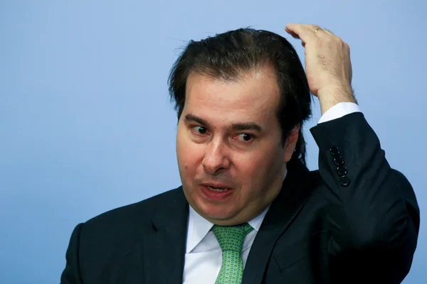 Maia sanciona texto que afrouxa Lei de Responsabilidade Fiscal