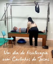 Carlinhos de Jesus gravou uma das sessões de fisioterapia para as redes sociais Carlinhos de Jesus gravou uma das sessões de fisioterapia para as redes sociais