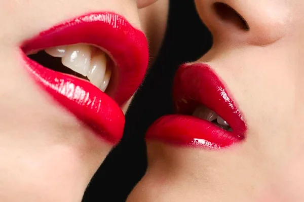 Testamos: 5 géis beijáveis para deixar tudo molhadinho no Dia do Beijo