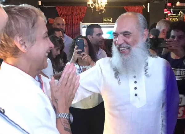 Sri Prem Baba vem a Brasília e agita restaurante na Asa Sul