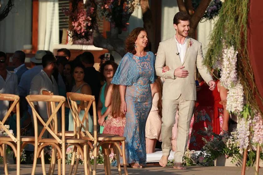 Padrinho, Walcyr Carrasco não foi ao casamento de Camila e Klebber - imagem 14 Padrinho, Walcyr Carrasco não foi ao casamento de Camila e Klebber - imagem 14