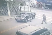 Imagens mostram o momento em que PM mata mulher que estaria em surto na zona norte de SP Imagens mostram o momento em que PM mata mulher que estaria em surto na zona norte de SP