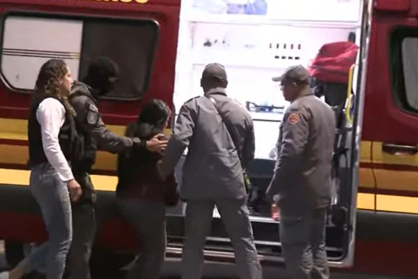 Mulher foi libertada por volta das 6h30