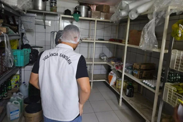Vigilância Sanitária apreende 376 kg de alimentos impróprios no DF
