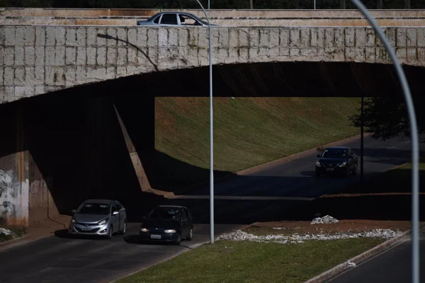 Confira mudanças em viaduto do Setor Policial Sul após queda de bloco