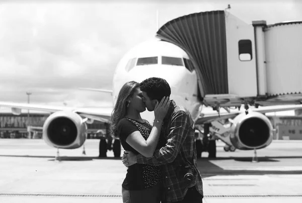 O amor tomou conta do Aeroporto JK neste sábado (9/12)
