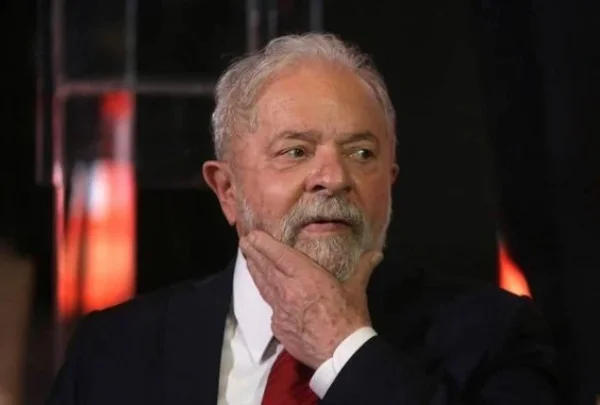 Luiz Inácio Lula da Silva, 35º presidente do Brasil. Ele tem cabelos brancos e barba branca - Metrópoles
