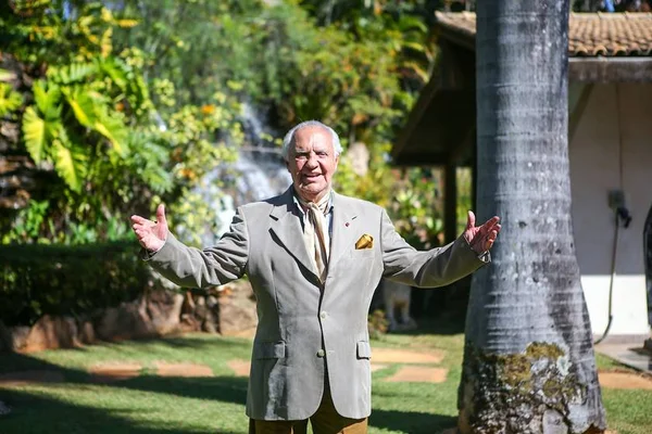 Colunista Gilberto Amaral comemora 84 anos com almoço em família