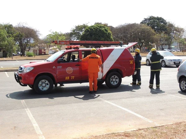 Por telefone, bombeiro ajuda mãe a salvar criança engasgada