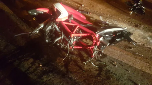Motociclista bate em viaduto na L4 Norte e morre na hora - destaque galeria Motociclista bate em viaduto na L4 Norte e morre na hora - destaque galeria