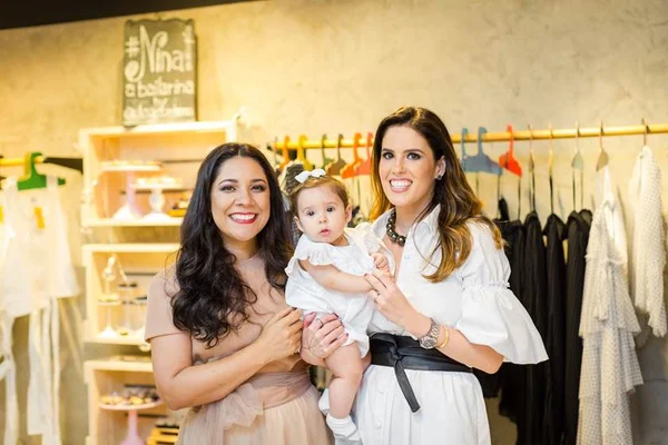 Denise Gebrim lança 1ª linha para mães e filhas em parceria com Apoena