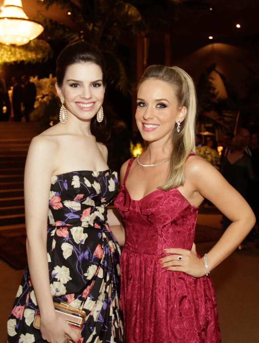 Mariana e Caroline Oliveira Mariana e Caroline Oliveira