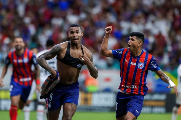 Imagem colorida de Bahia x Vitória pela final do Campeonato Baiano- Metrópoles