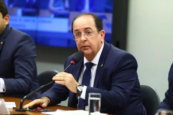 PL ganha queda de braço e leva relatoria do Orçamento de 2024