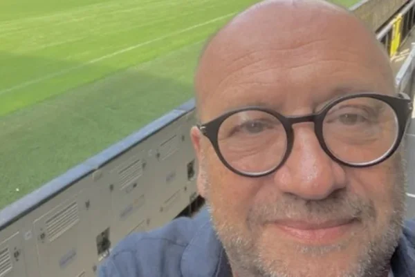 Homem com tumor cerebral tira selfie - Metrópoles
