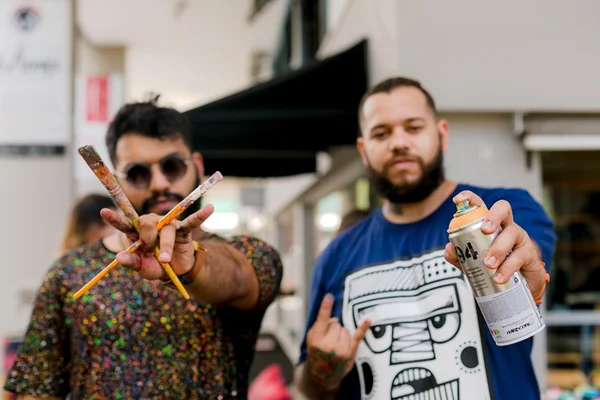 Carnaval no Parque oferece copos com desenhos de grafiteiros do DF