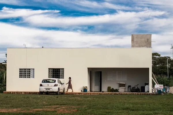 Seita que manteve jovens em cárcere impedia crianças de irem à escola