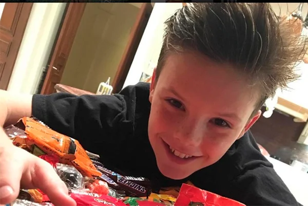 Cruz Beckham, filho de David e Victoria Beckham, estreia como cantor