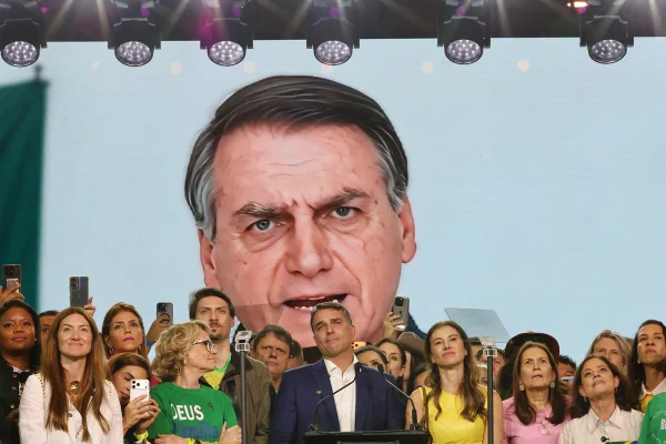 Resposta de Bolsonaro sobre IA cria dilema para campanha de Flávio - destaque galeria