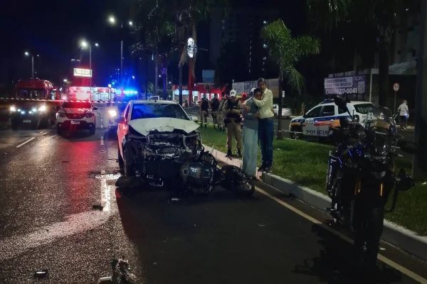 Motorista se distrai com celular e atropela três policiais em MG