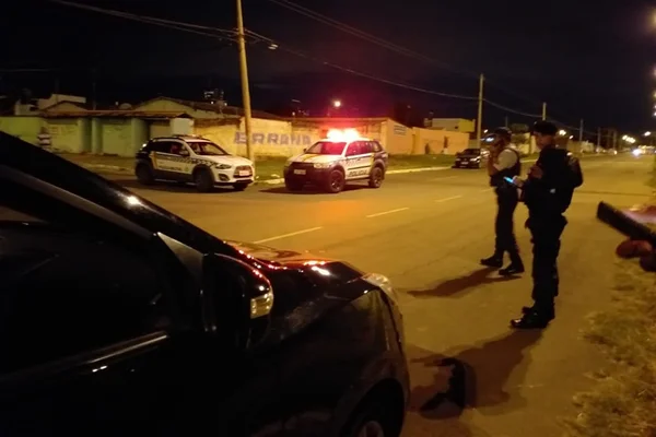 PM aposentado reage a assalto e mata criminoso no DF