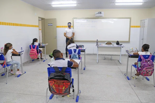 Após 18 meses, escolas municipais de Aracaju retomam aulas presenciais