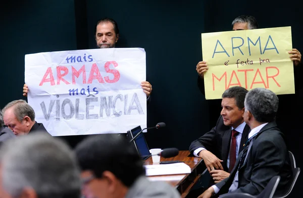 Alteração do estatuto do desarmamento é adiada por comissão especial da Câmara