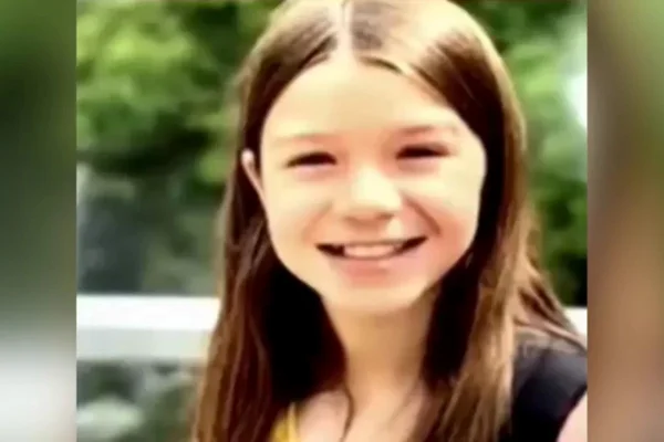 Foto colorida de Iliana "Lily" Peters foi morta pelo primo em 2022, nos Estados Unidos - Metrópoles