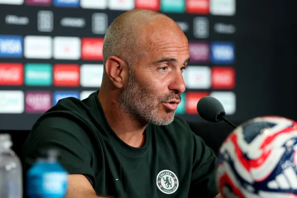 Foto colorida de Enzo Maresca, treinador do Chelsea - Metrópoles