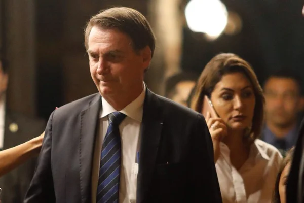 Bolsonaro levará primeira-dama em viagem aos Estados Unidos