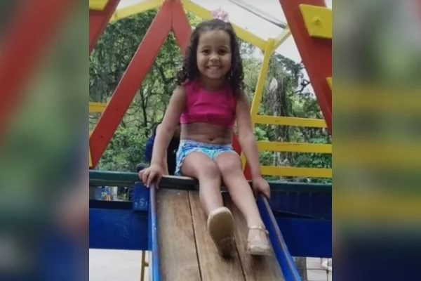 Ana Clara: entenda caso citado por Lula a Flávio sobre menina morta por PM - destaque galeria Ana Clara: entenda caso citado por Lula a Flávio sobre menina morta por PM - destaque galeria