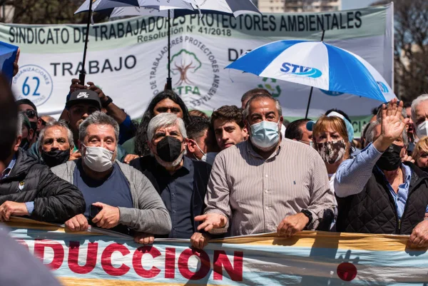 Integrantes da Confederação Geral do Trabalho (CGT), principal sindicato da Argentina - Metrópoles