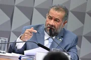 O ex-ministro da Previdência Carlos Lupi prestou depoimento à Comissão Parlamentar Mista de Inquérito (CPMI)