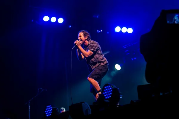 No primeiro show em Brasília, Pearl Jam mostrou por que já é uma banda clássica de rock