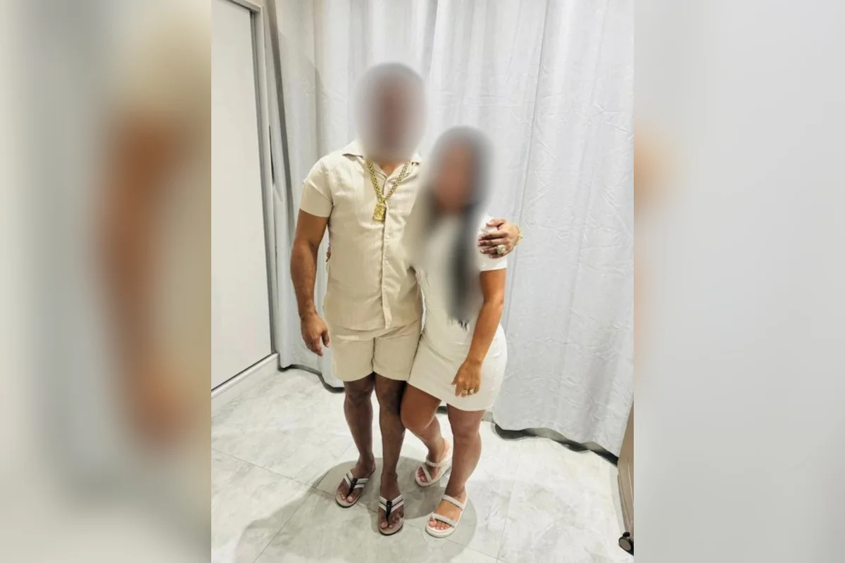 Fariseus: “missionária do CV” posa com fuzil banhado a ouro no Rio - imagem 7 Fariseus: “missionária do CV” posa com fuzil banhado a ouro no Rio - imagem 7