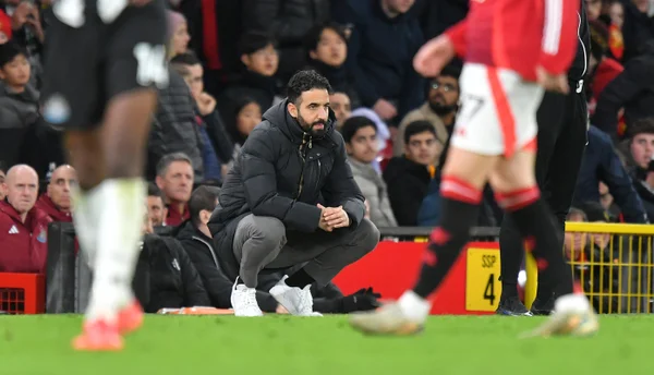 Foto colorida do técnico Rúben Amorim durante jogo entre Liverpool e Manchester United - Metrópoles