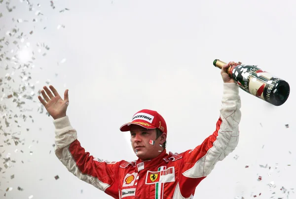 Homem de gelo e campeão mundial, Kimi Raikkonen anuncia aposentadoria da F1