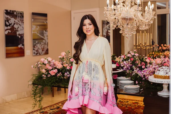 Bella Bittar celebra chá de panela em noite encantadora