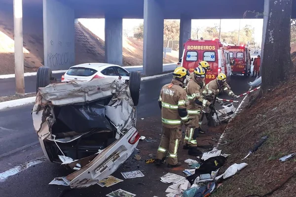 Acidente próximo à Ponte das Garças