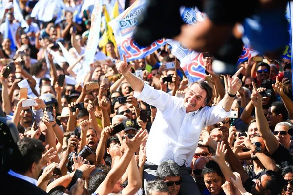 Bolsonaro mantém liderança. Ciro sobe e empata com Marina, diz Ibope