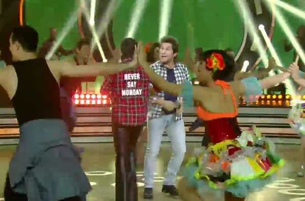 Bailarino desmaia após acidente no “Dancing Brasil”